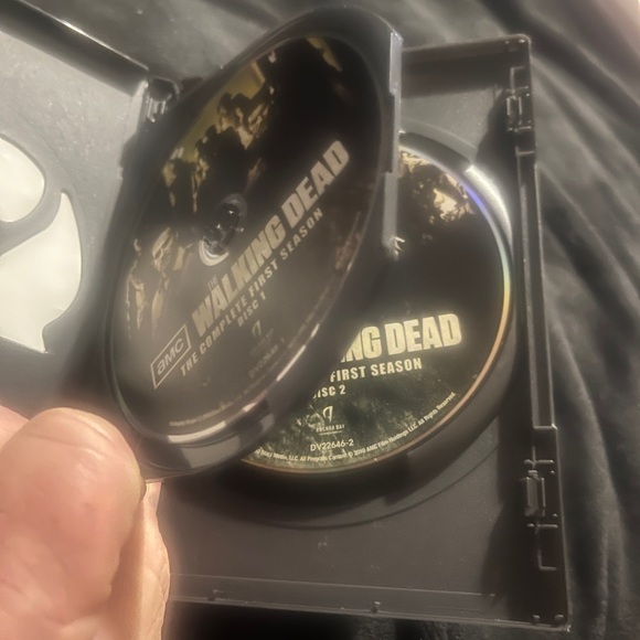 AMC The Walking Dead The Complete First Season DVD - Picture 3 of 4